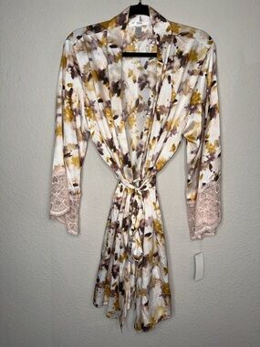Flora Printed Robe with Lace Trim -‎ White Floral